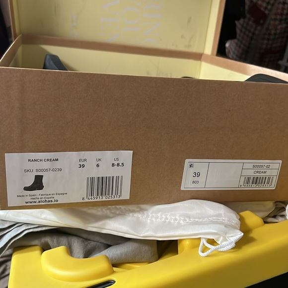 NWT and box - Alohas Ranch Boot in Cream - Picture 3 of 4